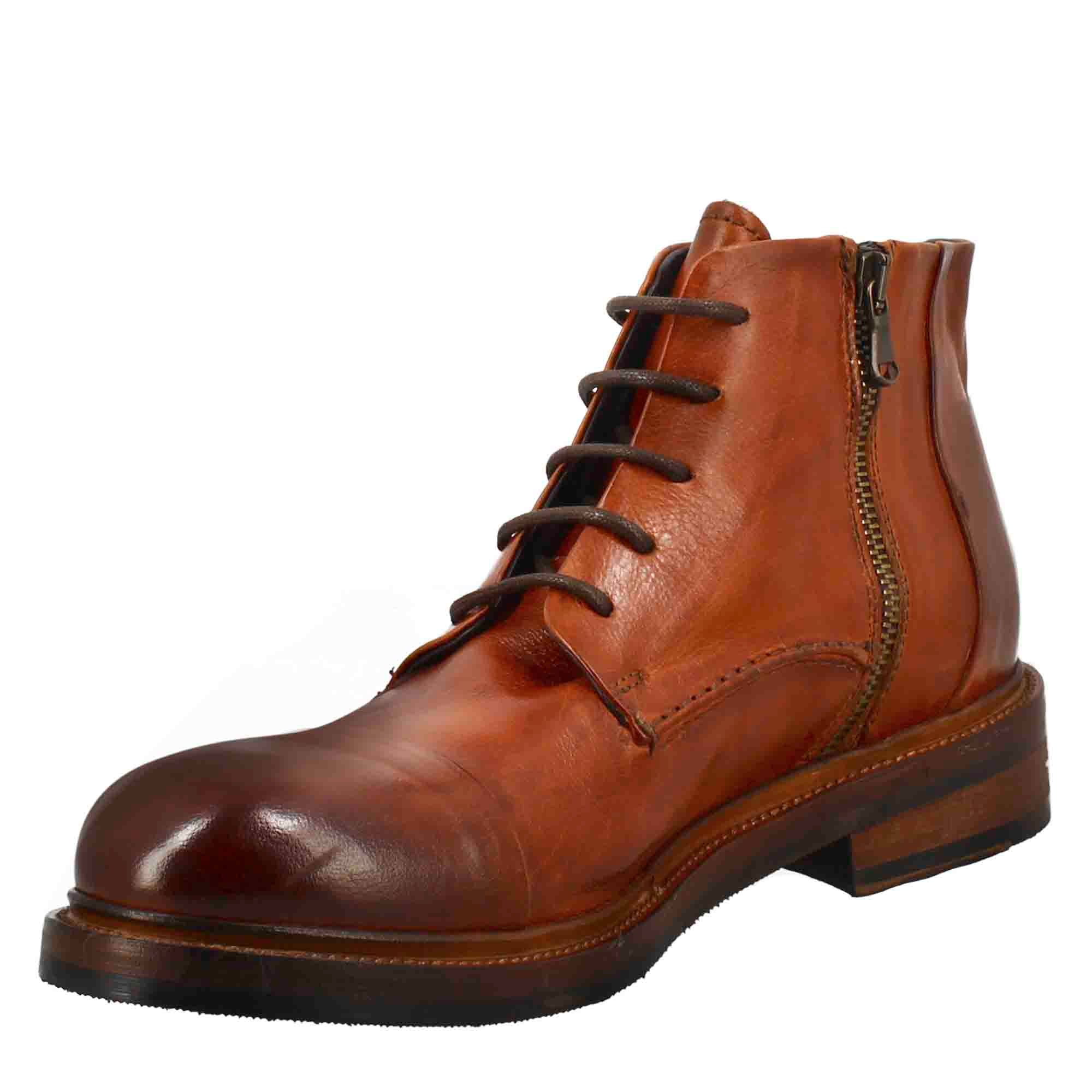 Medium diver men's amphibious boot in washed leather