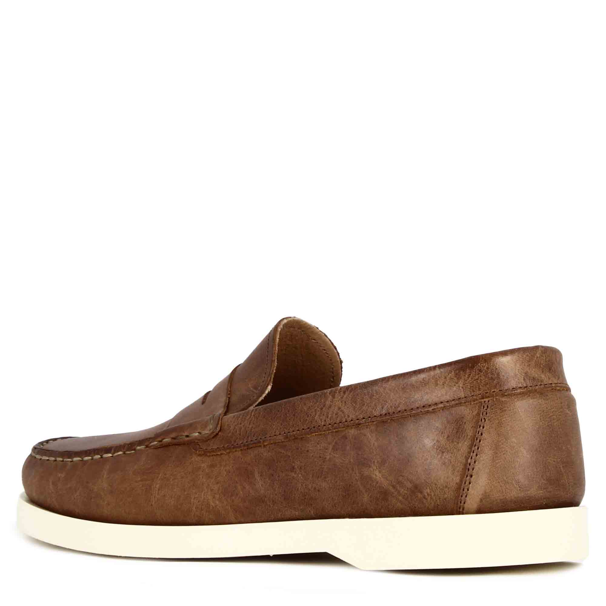 Casual moccasin in leather