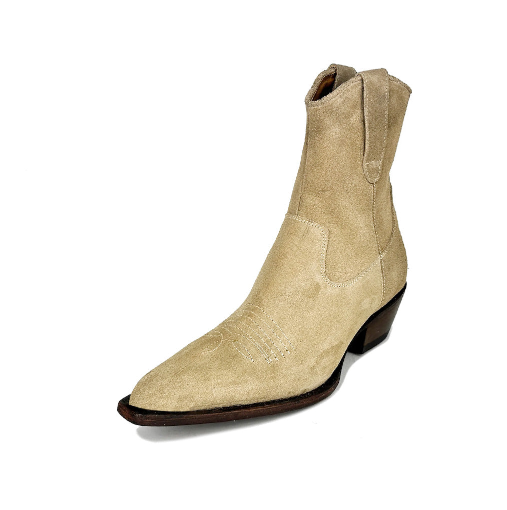 Lanzamiento Tubo Cowboy Boots