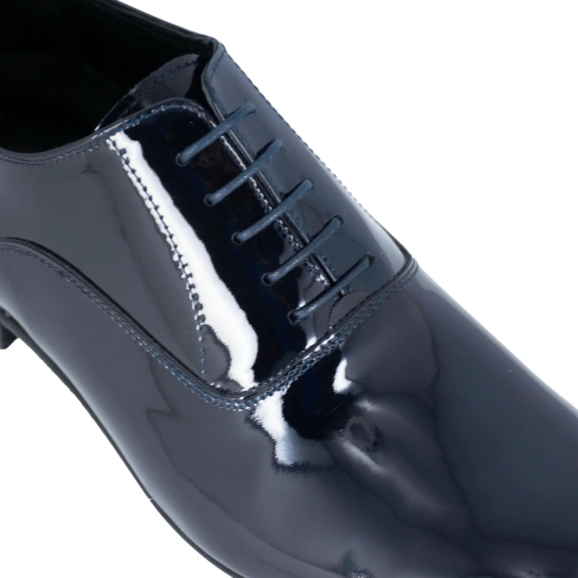 Elegant Brogues in Patent Leather