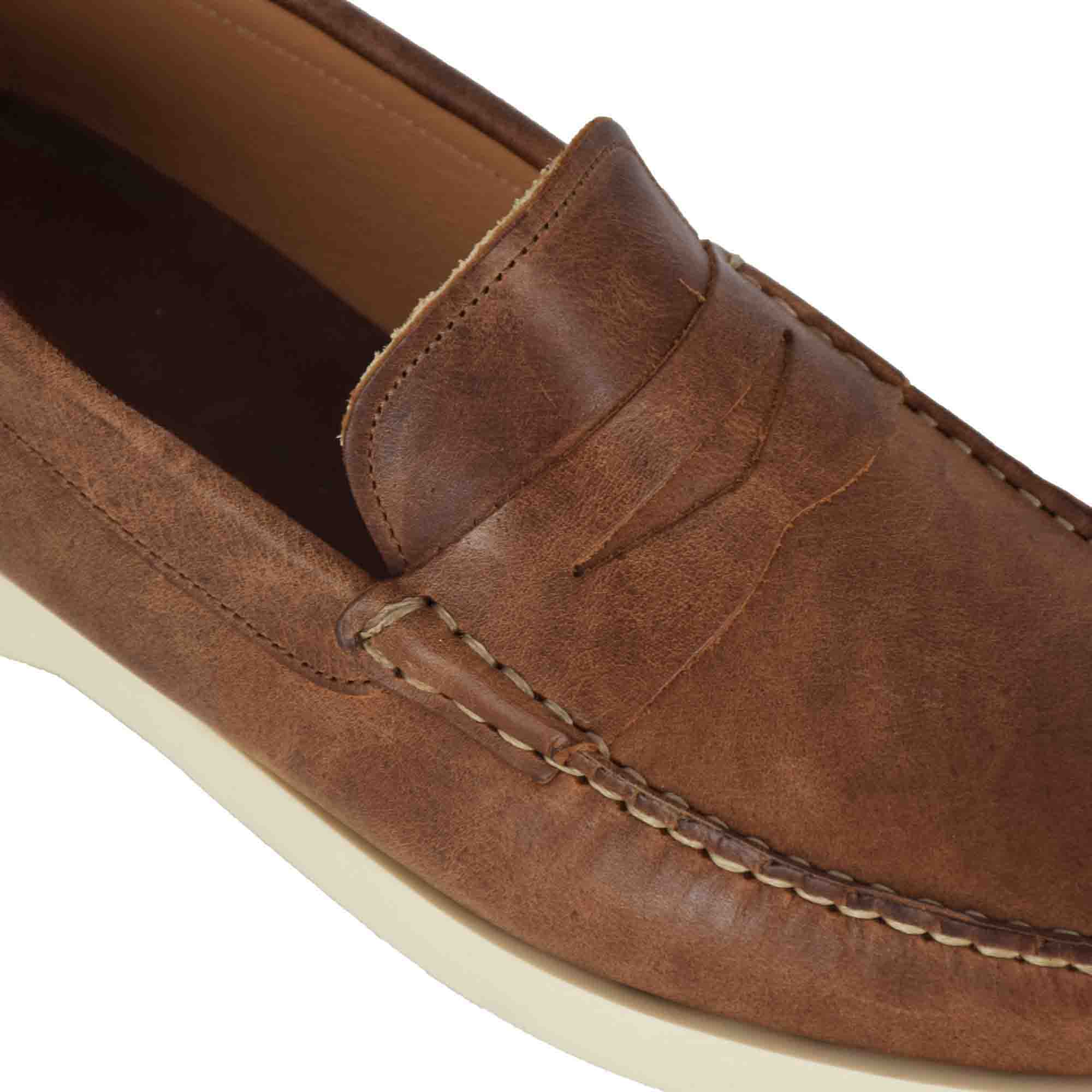 Casual moccasin in leather
