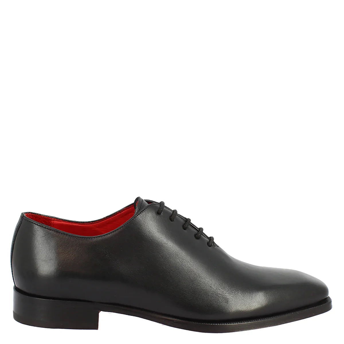 Handmade lace-up shoes in black leather